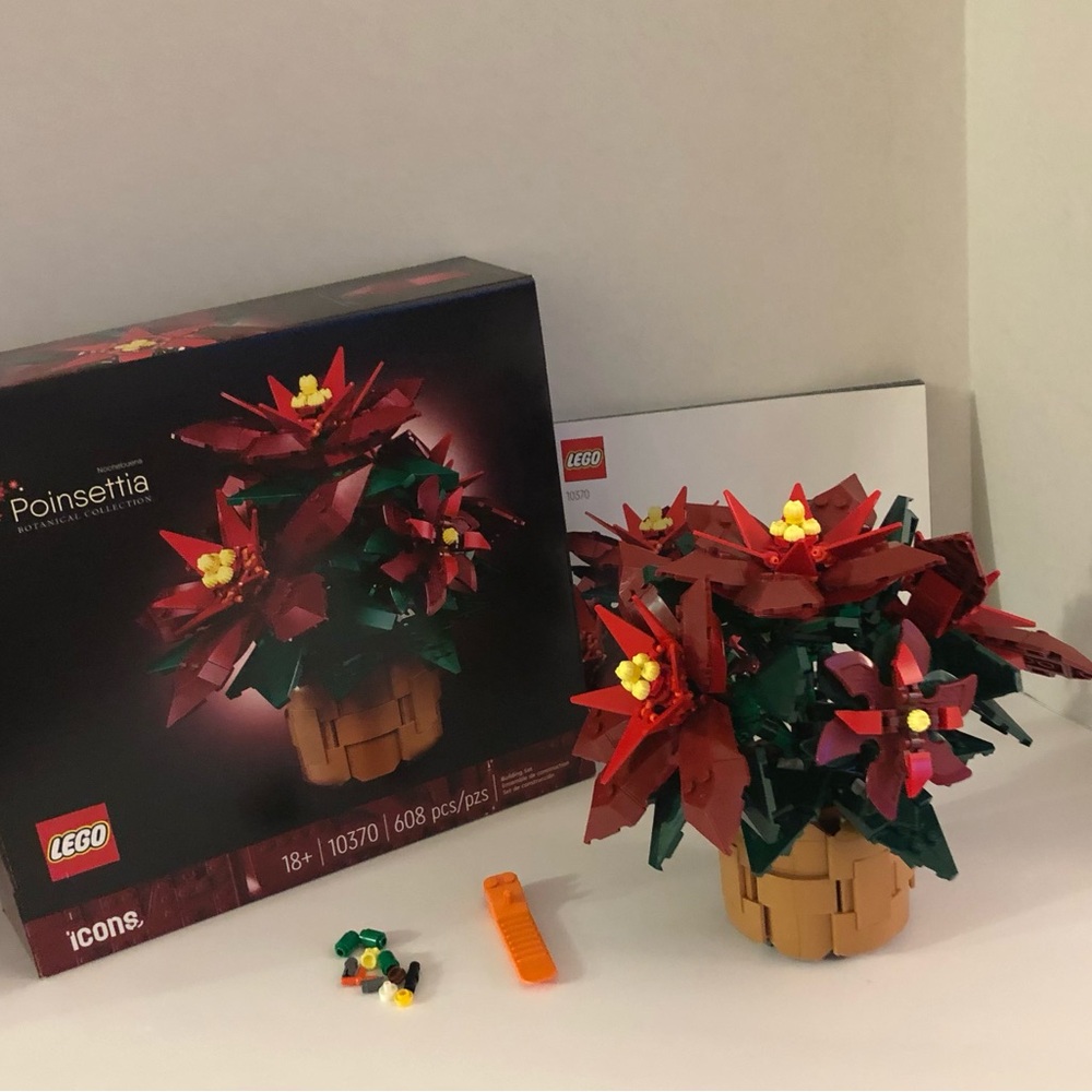LEGO Icons Poinsettia Plant Botanical Collection 10370 Completed